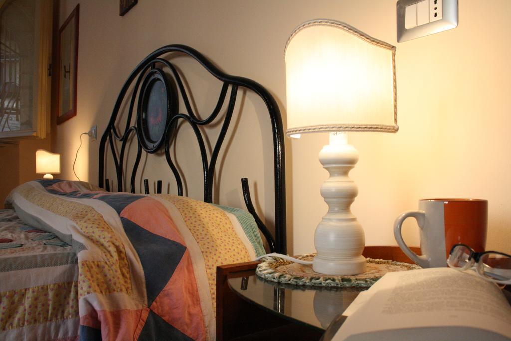 Apartments Aurora Delle Rose Assisi Room photo